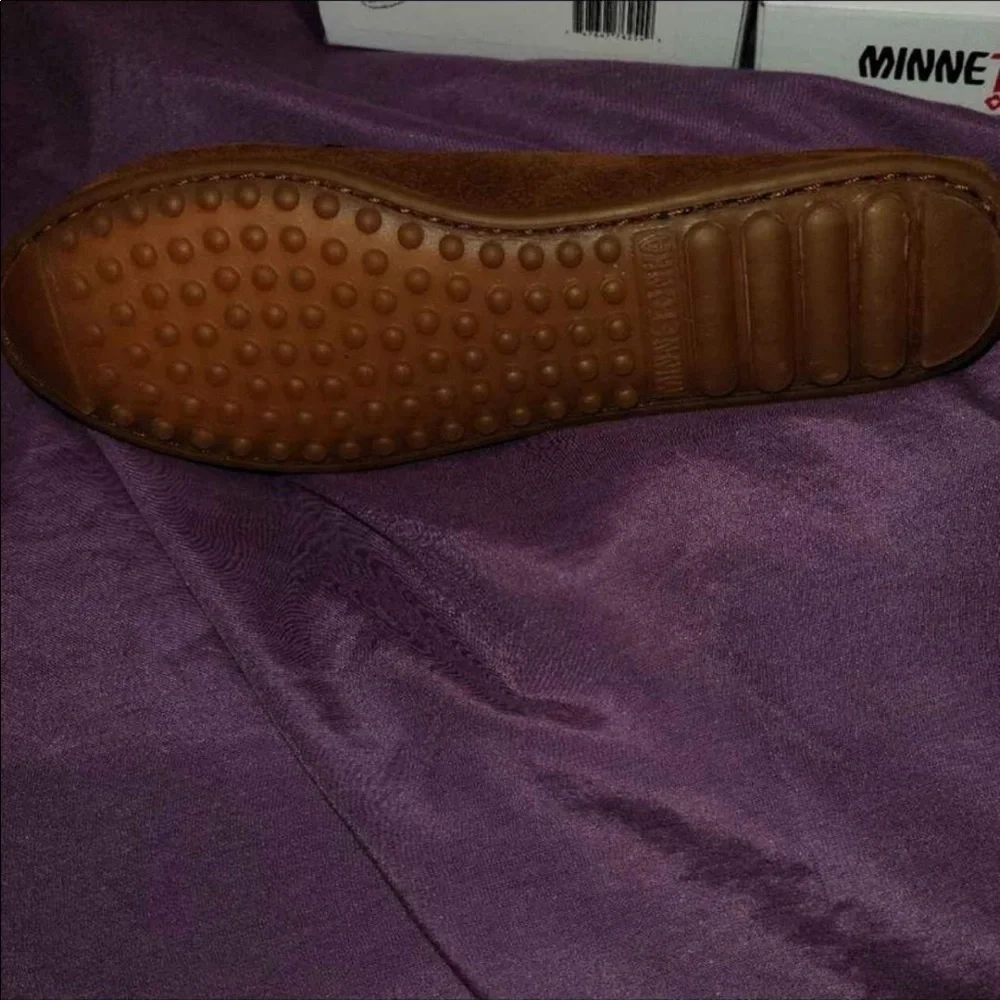 Minnetonka Suede Skimmer Women's size 5.5 - Picture 2 of 3